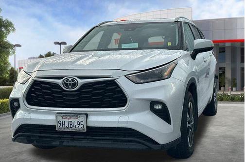 Wind Chill Pearl 2023 Toyota Highlander XLE