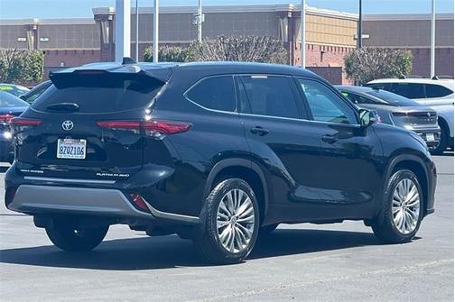2022 Toyota Highlander Platinum