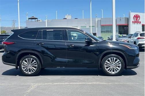 2022 Toyota Highlander Platinum