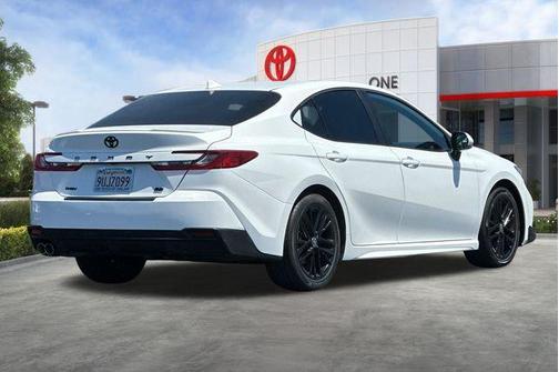 Ice Cap 2025 Toyota Camry SE