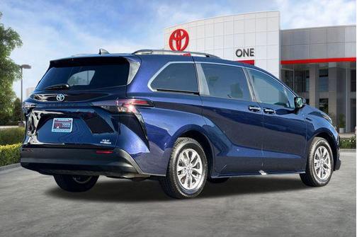 2023 Toyota Sienna XLE