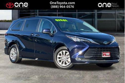 2023 Toyota Sienna XLE 8 Passenger