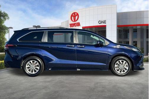 2023 Toyota Sienna XLE