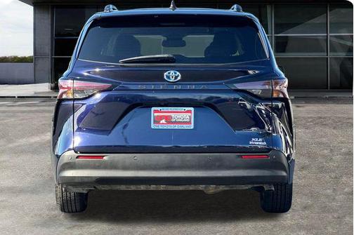 2023 Toyota Sienna XLE 8 Passenger