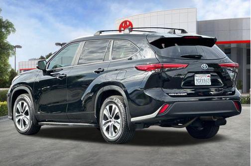 2023 Toyota Highlander Hybrid XLE