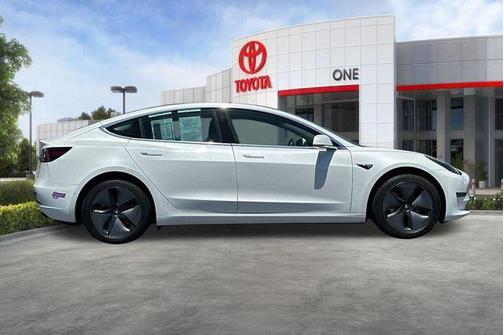 Pearl White Multi-Coat 2019 Tesla Model 3 Standard Range Plus