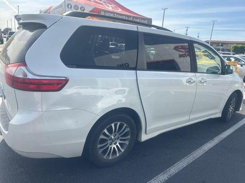 2018 Toyota Sienna XLE