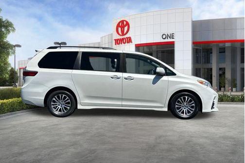 2018 Toyota Sienna XLE