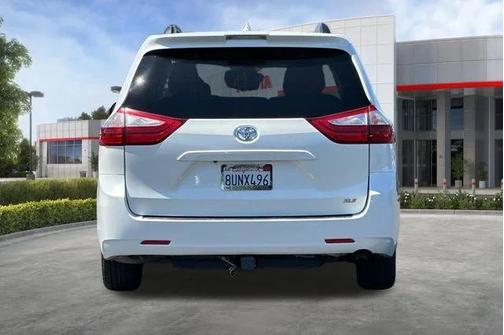 Blizzard Pearl 2018 Toyota Sienna XLE