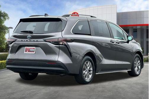 2024 Toyota Sienna XLE