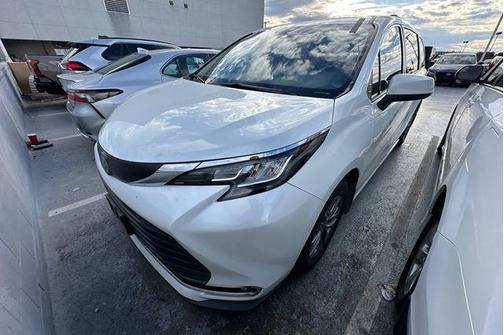 2022 Toyota Sienna XLE