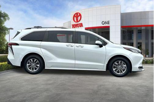2022 Toyota Sienna XLE