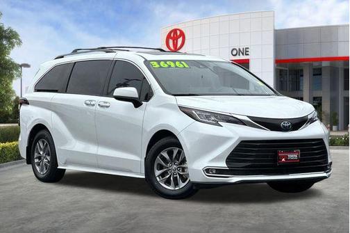2022 Toyota Sienna XLE
