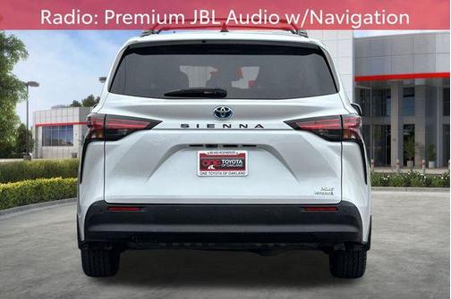 2022 Toyota Sienna XLE