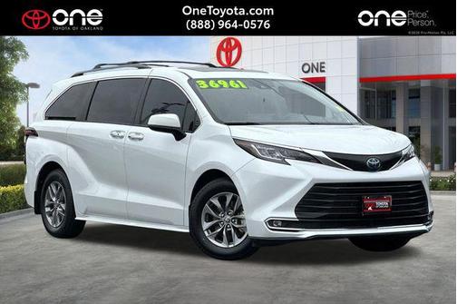 2022 Toyota Sienna XLE