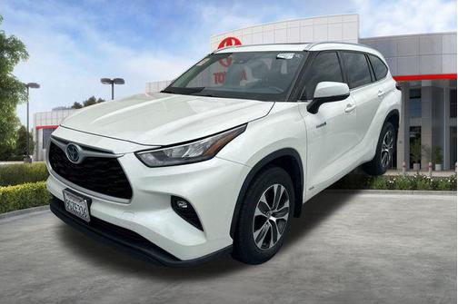 Blizzard Pearl 2020 Toyota Highlander Hybrid XLE
