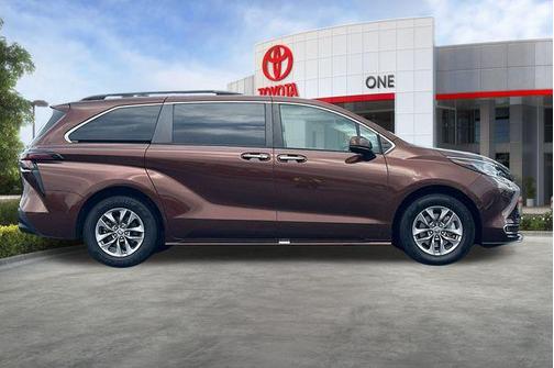 2023 Toyota Sienna XLE