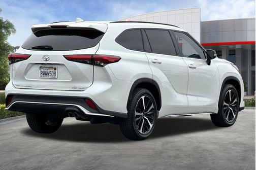 Blizzard Pearl 2021 Toyota Highlander XSE