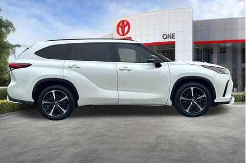 Blizzard Pearl 2021 Toyota Highlander XSE