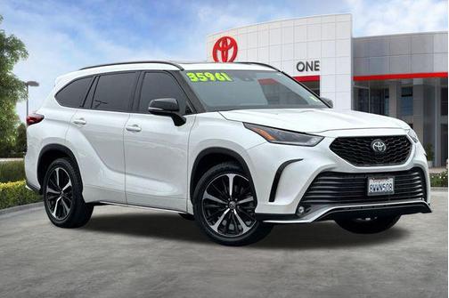 Blizzard Pearl 2021 Toyota Highlander XSE
