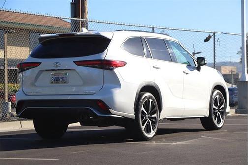 Blizzard Pearl 2021 Toyota Highlander XSE