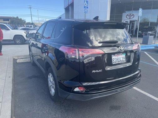 Photo 6 of 6 of 2018 Toyota RAV4 LE