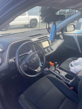 Photo 2 of 6 of 2018 Toyota RAV4 LE