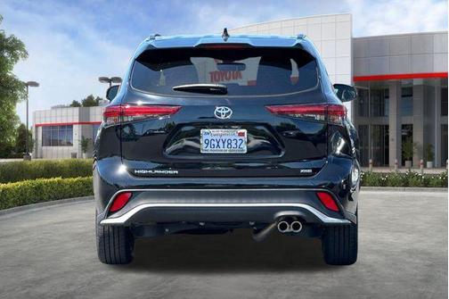 Midnight Black Metallic 2023 Toyota Highlander XSE