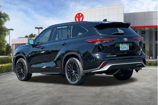 Midnight Black Metallic 2023 Toyota Highlander XSE