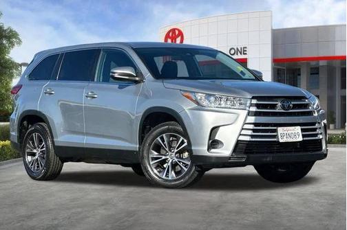 Celestial Silver Metallic 2019 Toyota Highlander LE