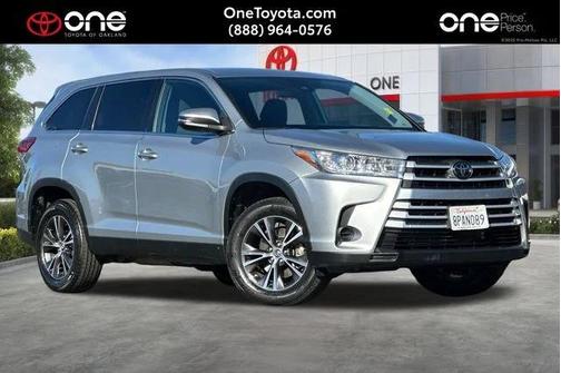 Celestial Silver Metallic 2019 Toyota Highlander LE