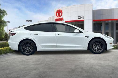 Pearl White Multi-Coat 2023 Tesla Model 3 Long Range