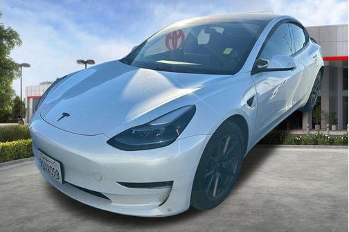 Pearl White Multi-Coat 2023 Tesla Model 3 Long Range