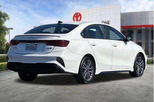 Snow White Pearl 2024 Kia Forte GT-Line