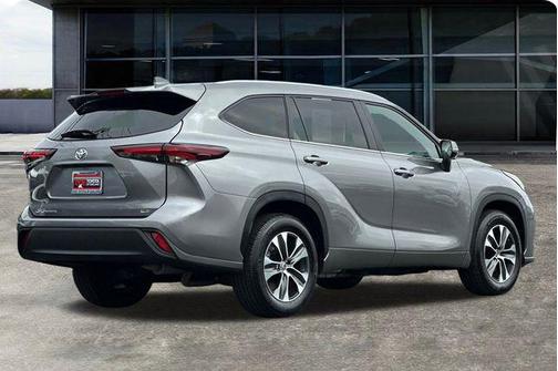 2025 Toyota Highlander XLE