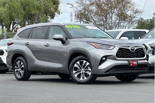 2025 Toyota Highlander XLE