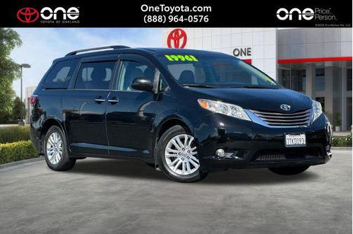 Midnight Black Metallic 2016 Toyota Sienna XLE