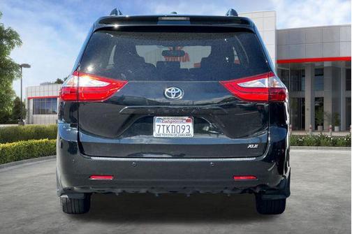 Midnight Black Metallic 2016 Toyota Sienna XLE