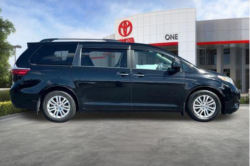 Midnight Black Metallic 2016 Toyota Sienna XLE
