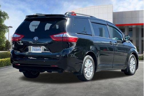 Midnight Black Metallic 2016 Toyota Sienna XLE