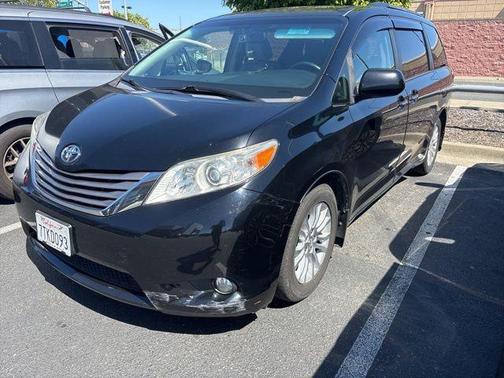 Midnight Black Metallic 2016 Toyota Sienna XLE