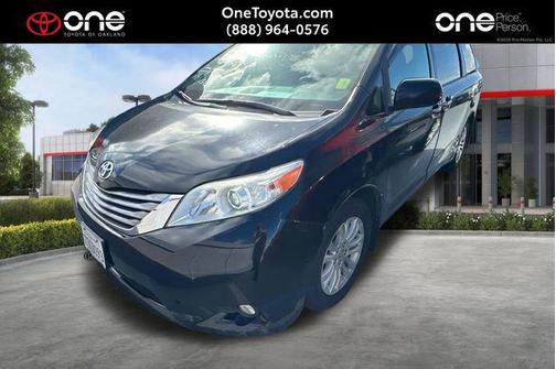 Midnight Black Metallic 2016 Toyota Sienna XLE
