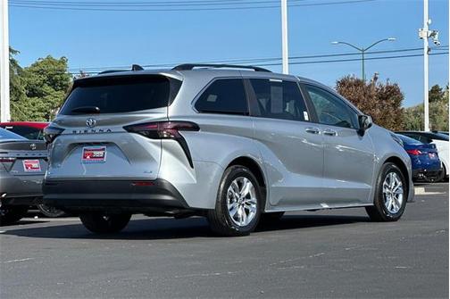 2025 Toyota Sienna XLE 7 Passenger
