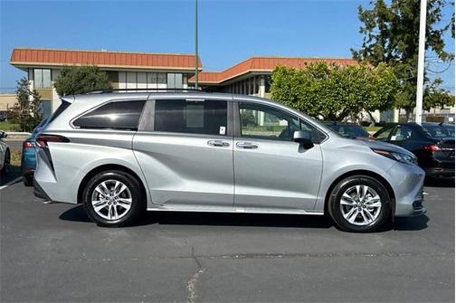 2025 Toyota Sienna XLE 7 Passenger