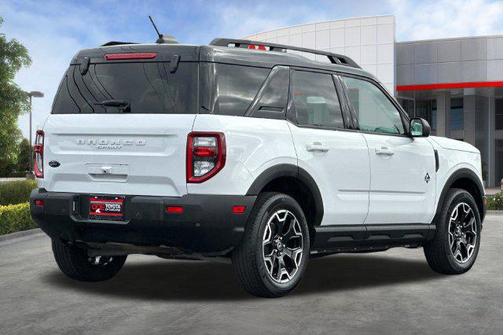 Oxford White 2025 Ford Bronco Sport Outer Banks