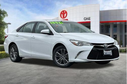 White 2017 Toyota Camry SE