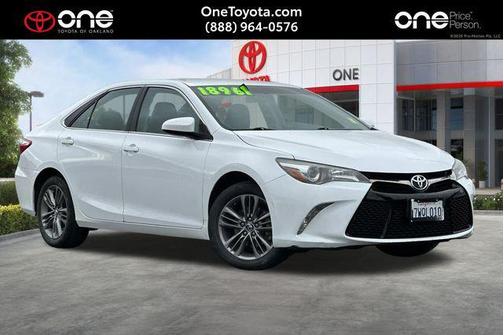White 2017 Toyota Camry SE