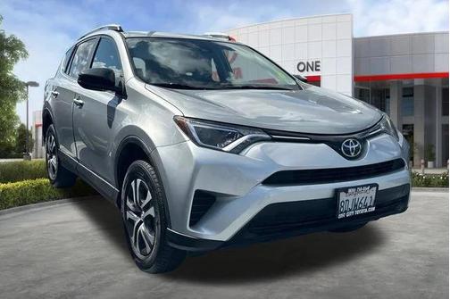 Silver Sky Metallic 2018 Toyota RAV4 LE