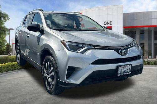 Silver Sky Metallic 2018 Toyota RAV4 LE