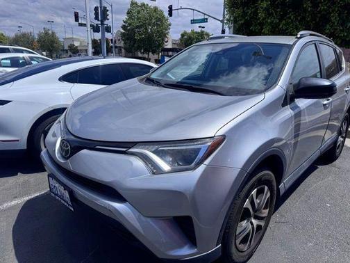 Silver Sky Metallic 2018 Toyota RAV4 LE